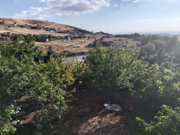 Elmadağ Piknik meyve bahçesi ve vadi manzarası