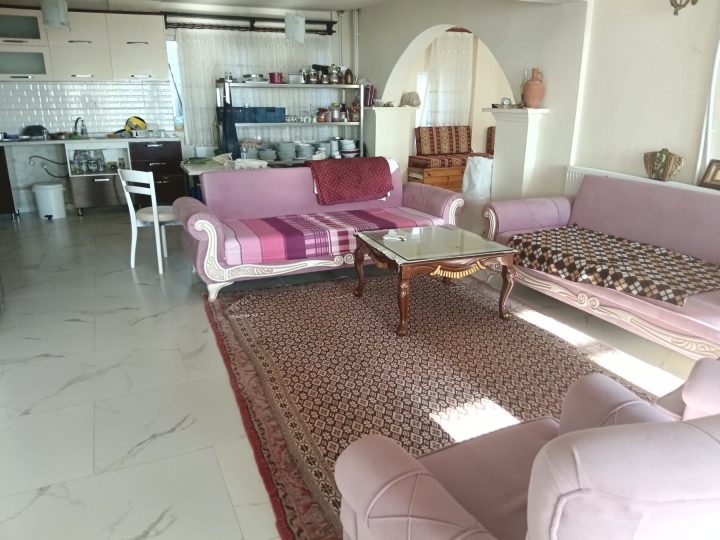 Elmadağ Piknik'te mutfaklı oturma salonu